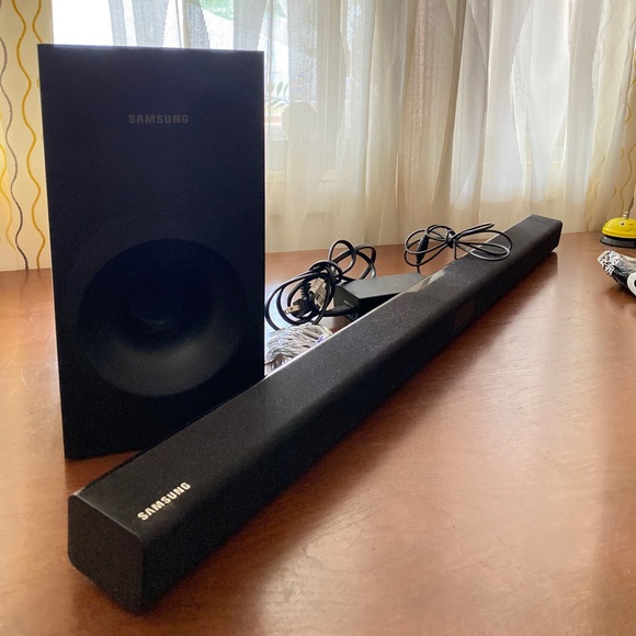 SAMSUNG Soundbar & Subwoofer - Picture 2 of 3